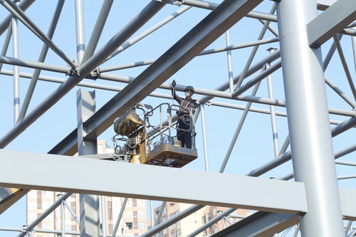 錯時施工避高溫 安全進(jìn)度兩不誤——遂寧高新區(qū)西部鐵路物流園農(nóng)產(chǎn)品集散中心及配套設(shè)施項(xiàng)目建設(shè)紀(jì)實(shí)